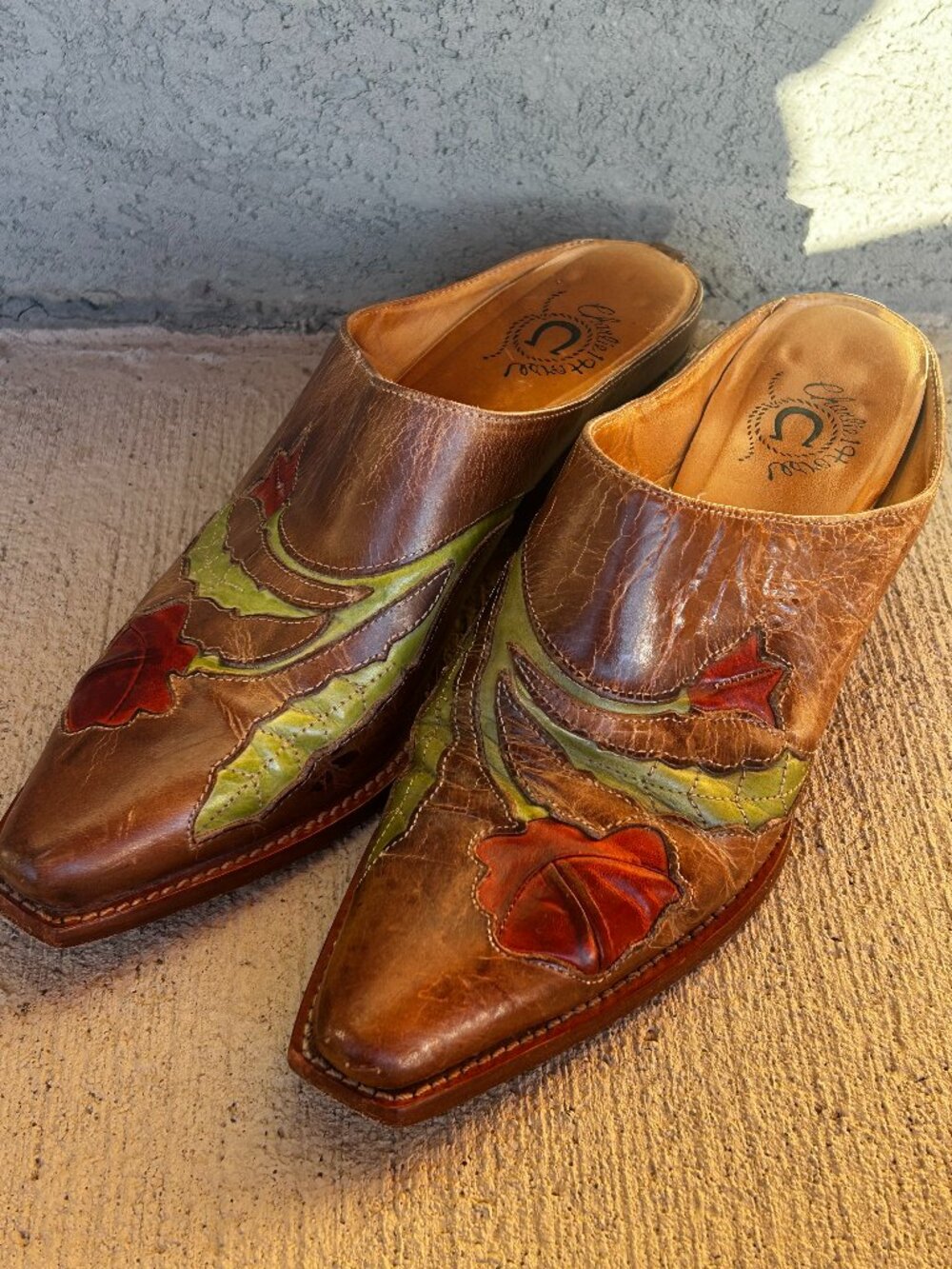 EUC Womens Charlie 1 horse western mule shoe heel sz 6.5 leather